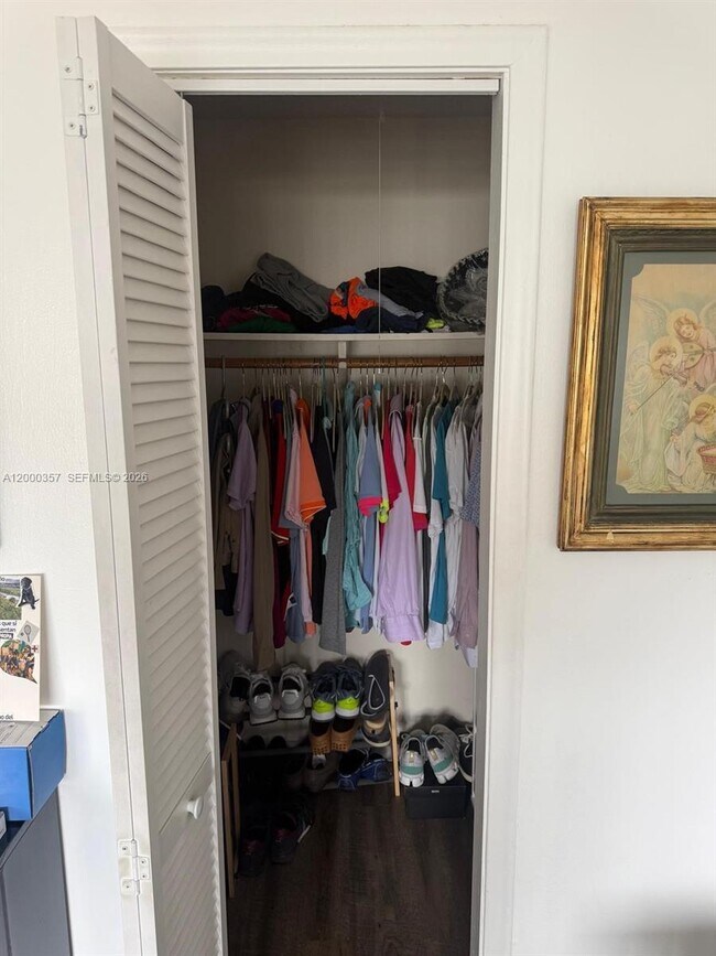 Building Photo - 211 NE 8th Ave