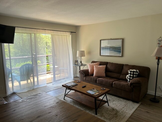 Foto del edificio - 1081 Cove Rd