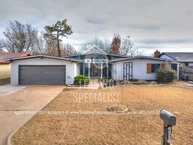 Foto del edificio - Warr Acres 3 Bed 2 Bath Home with a Pool!!