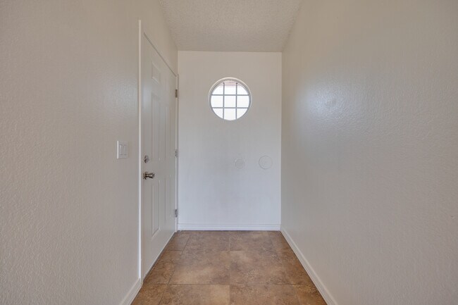 Building Photo - 4631 N 106th Dr