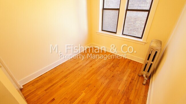 Foto del edificio - Humboldt Park 2 bed near the 606 trail