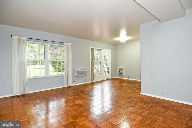 Building Photo - 3132 Martha Custis Dr