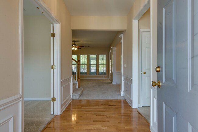 Foto del edificio - 3-Bed/3-Bath w/ Bonus Rm. in Brentwood!