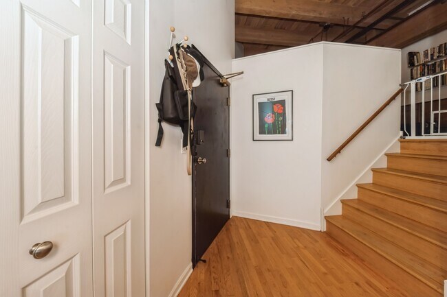 Foto del edificio - 1733 W Irving Park Rd