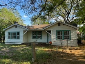 Building Photo - 1982 Johnson St