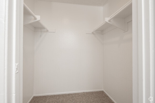 1BR, 1BA - 710SF - Closet - Newport Village Apartments