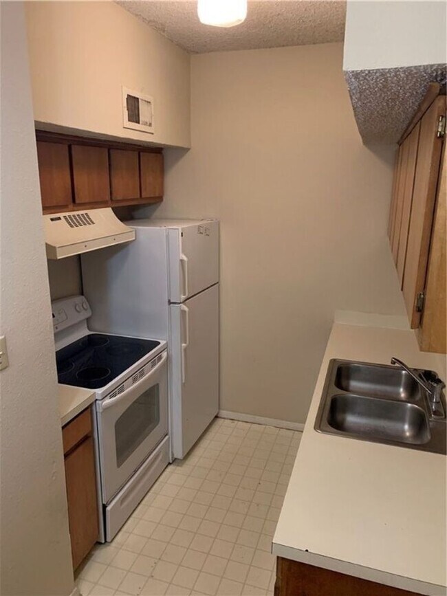 Building Photo - Sublease for North Campus Lease Available ...