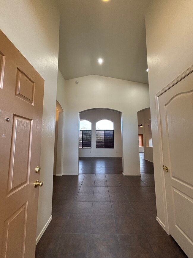 Building Photo - 5305 W Olivine Dr