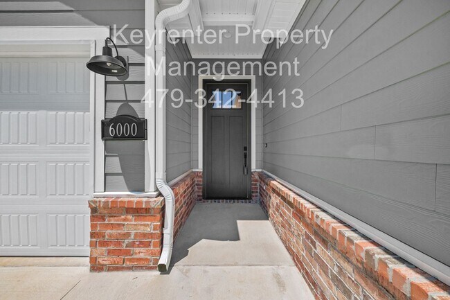 Foto del edificio - Live New in Bentonville | 3BR Beauty with Backyard