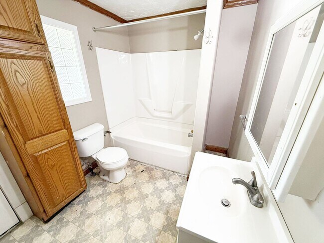Foto del edificio - 3 BED 1 BATH BEAUTIFUL SINGLE FAMILY HOME ...