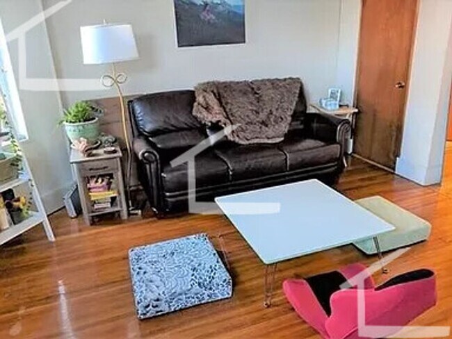 Foto del edificio - Nice, large 1 bed near the Green Line and Boston University.