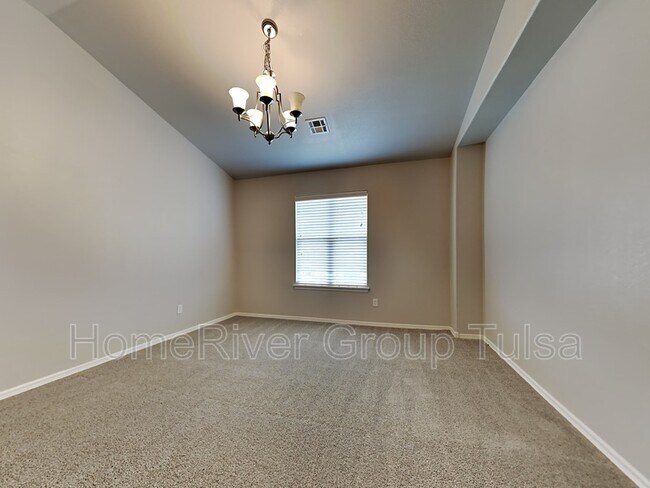 Building Photo - 3906 W 108th St S