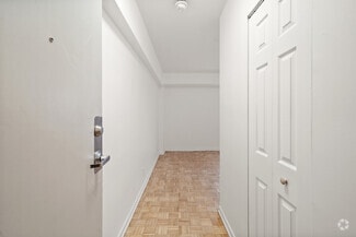 Building Photo - 500 Av Des Pins O