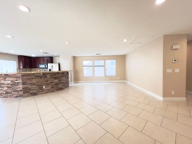 Building Photo - Fantastic 4 Bedroom home highly upgraded