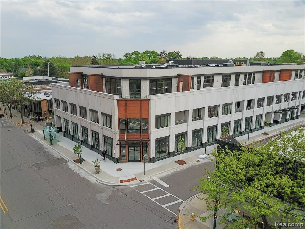 Primary Photo - 400 S Old Woodward Ave