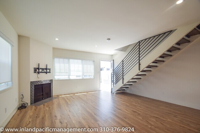 Building Photo - 1341 Manhattan Beach Blvd