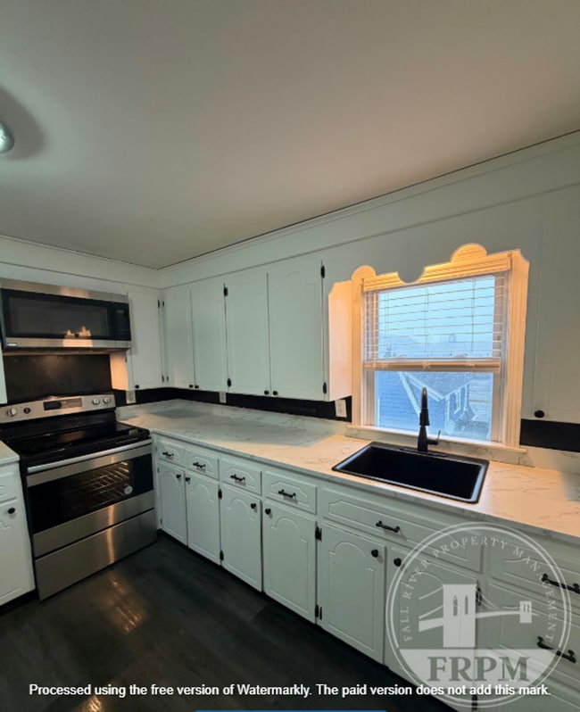 Building Photo - 64 Walnut St