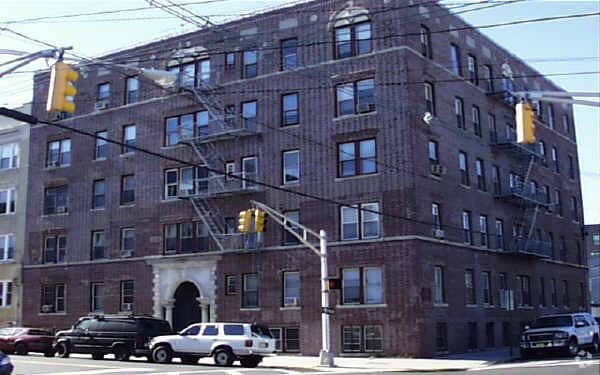 Building Photo - 6611-6615 Broadway