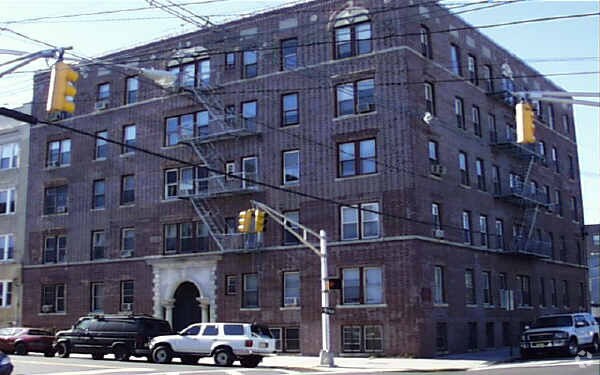 Foto del edificio - 6611-6615 Broadway