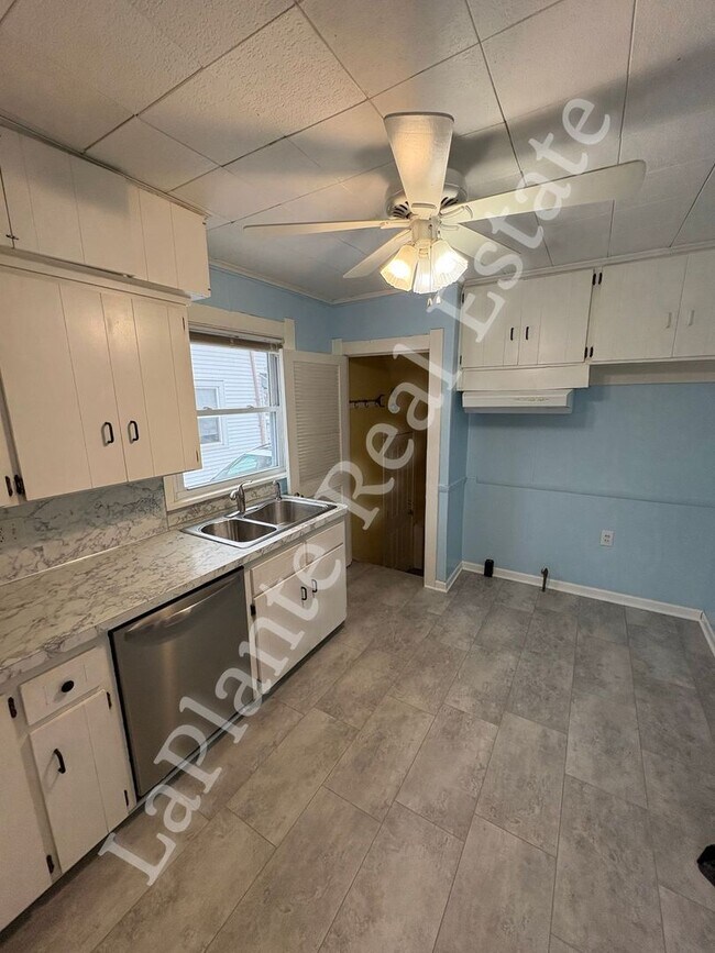 Foto del edificio - Charming 3-Bedroom Home in Central Toledo – Spacious Layout & Convenient Location