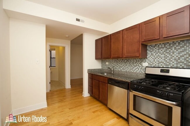 Foto del edificio - 1448 W Byron St