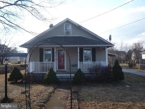 Building Photo - 104 Greenway St