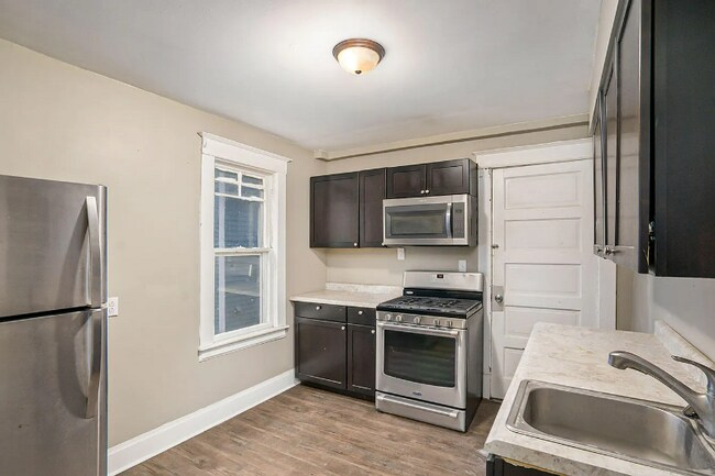 Foto del edificio - 823 Oakland Dr