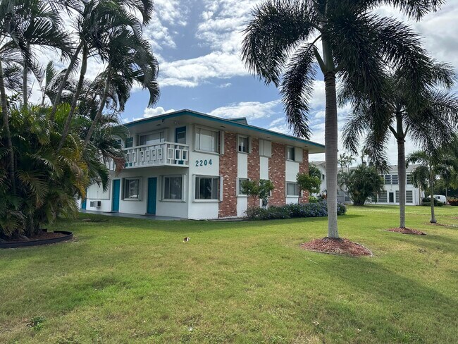 Building Photo - 2204 Lake Osborne Dr