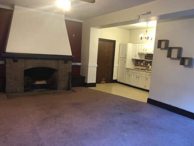 Main room with kitchenette - 9848 S Winchester Ave