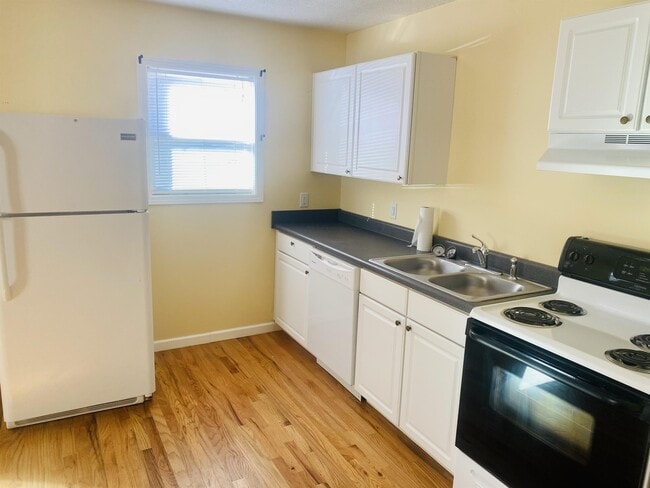 Building Photo - 1 Brad St