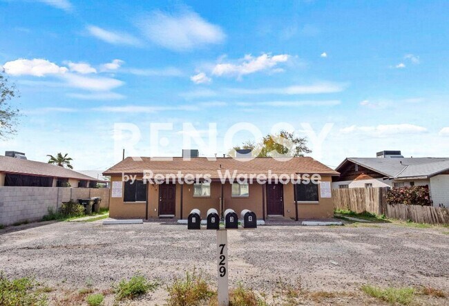 Foto del edificio - Ideal 1 Br 1 Ba Duplex Near 7th St and Dunlap in Phoenix