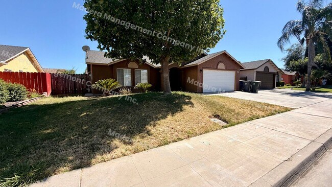 Foto del edificio - 4 Bed/ 2 Bath Available Now!