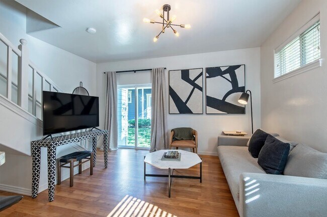 Foto del edificio - Fully Furnished 2 BR Townhouse in Driggs with Attached Garage