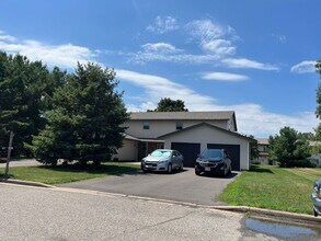 Building Photo - 1613 Redwood Dr