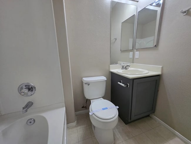 Building Photo - 747 piercey 16B Ct