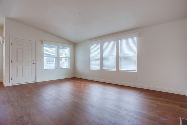 Building Photo - 1219 E Barham Dr