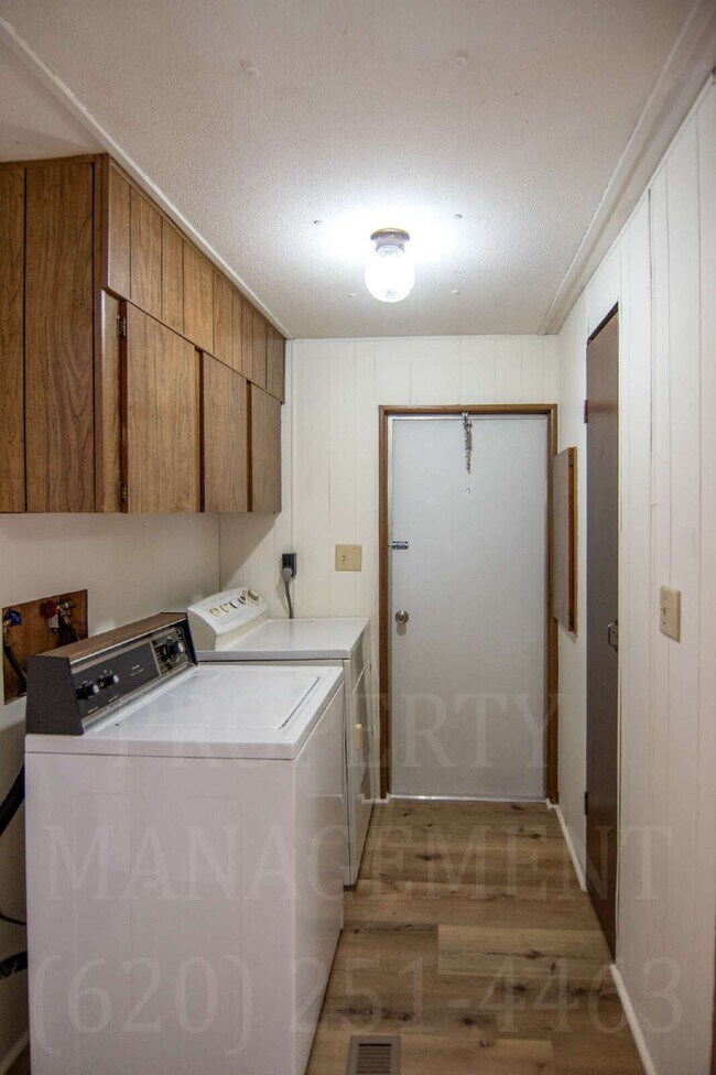 Building Photo - 2-Bedroom 1-Bathroom Home