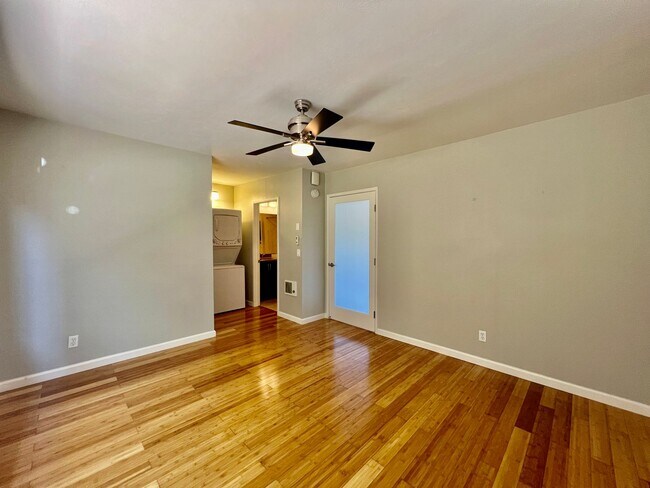Building Photo - Contemporary 1B/1BA Condo in Hillcrest w/ ...