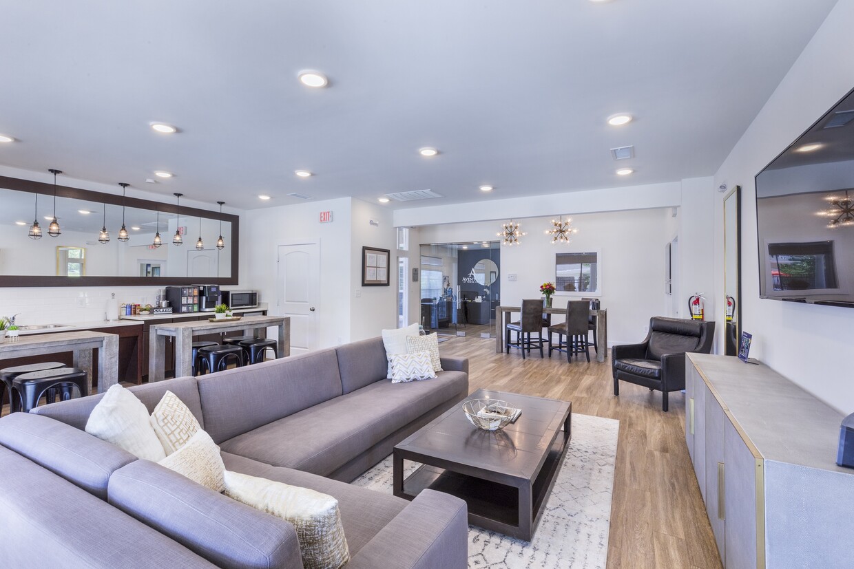 Primary Photo - Aventura at Towne Centre