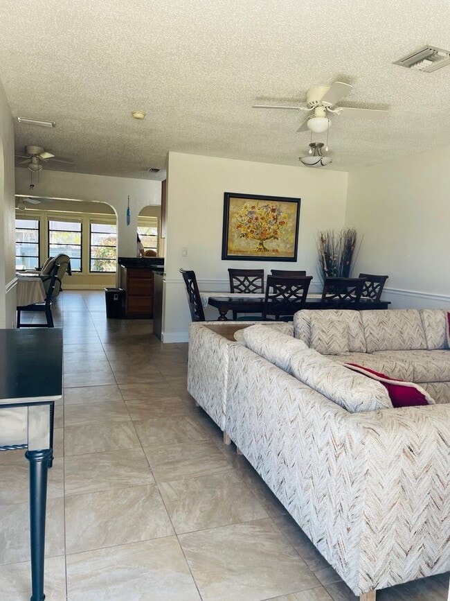 Building Photo - **AVAILABLE FOR SUMMER 2025 -AND- 2025-26 WINTER SEASONAL MONTHS**