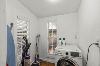 Building Photo - 5808 Community Dr