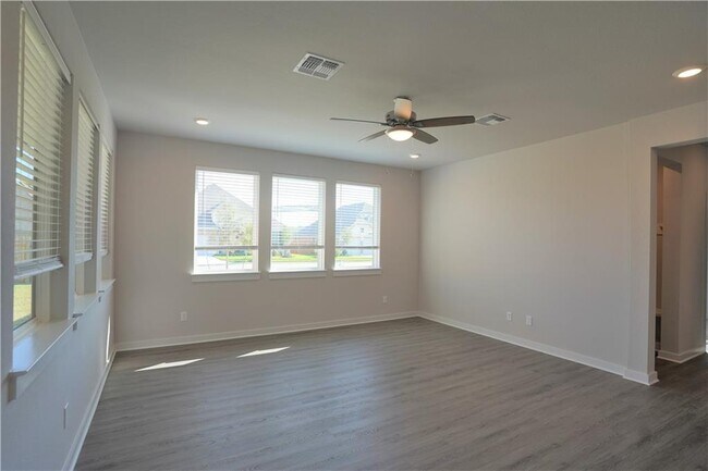 Foto del edificio - 112 Hackberry Branch Dr