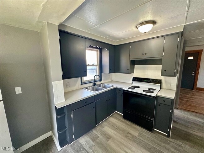 Building Photo - 323 Belden Ave NE