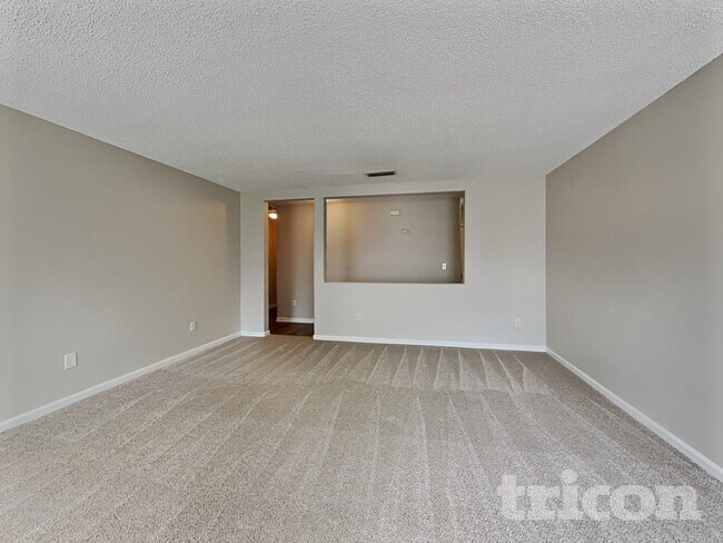 Foto del edificio - 7125 Beekman Lake Dr