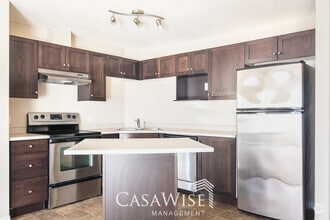 Building Photo - 7331-7331 South Terwillegar Dr NW