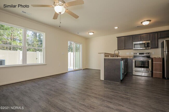 Building Photo - Townhome in Boyington W/GARAGE in Boyingto...