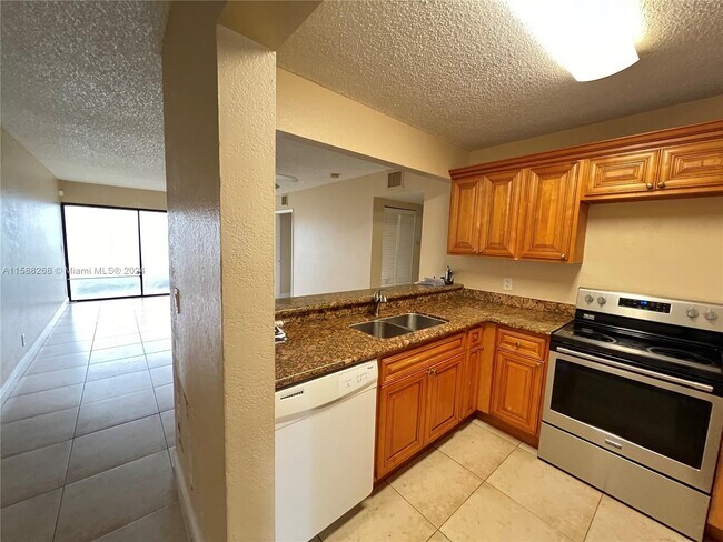 Foto del edificio - 1523 Lake Crystal Dr