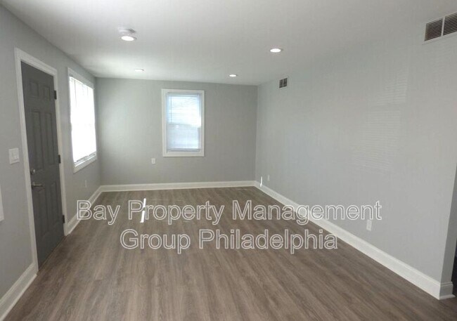 Building Photo - 2625 Fernwood Ave