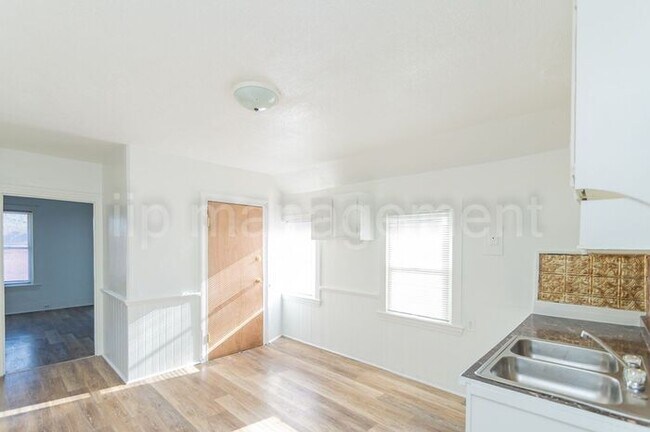 Building Photo - 3130 W 33rd St