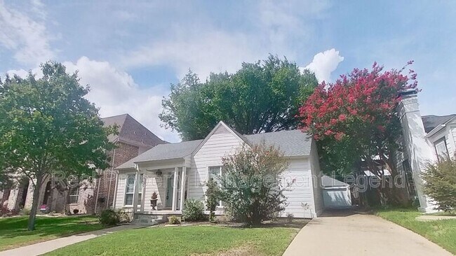 Foto del edificio - 5739 Kenwood Ave